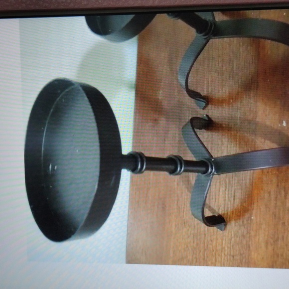 Set Of 2 Graduated Sizes  Metal Pillar Candle Holders - Picture 4 of 6